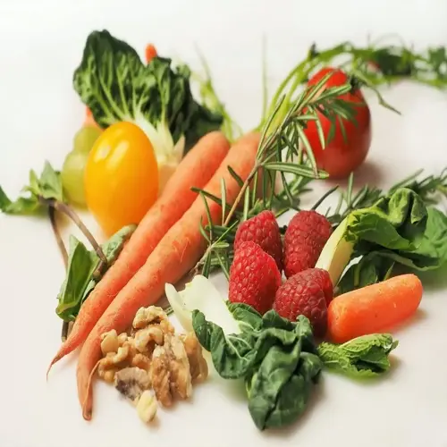 fresh eye health foods including carrots, berries, walnuts, and leafy greens